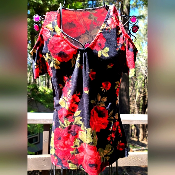 Handmade Tops - Gorgeous handmade VERY stretchy cold shoulder black rose top szS